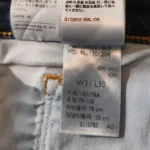 Thumbnail for Jeans Levis taille régulière, jambe droite, taille 31.