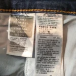 Thumbnail for Jeans Levis taille régulière, jambe droite, taille 31.