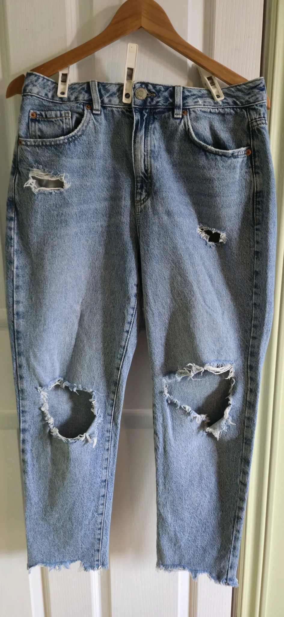 Featured image for Jeans Garage style vintage avec trou et délavé.
