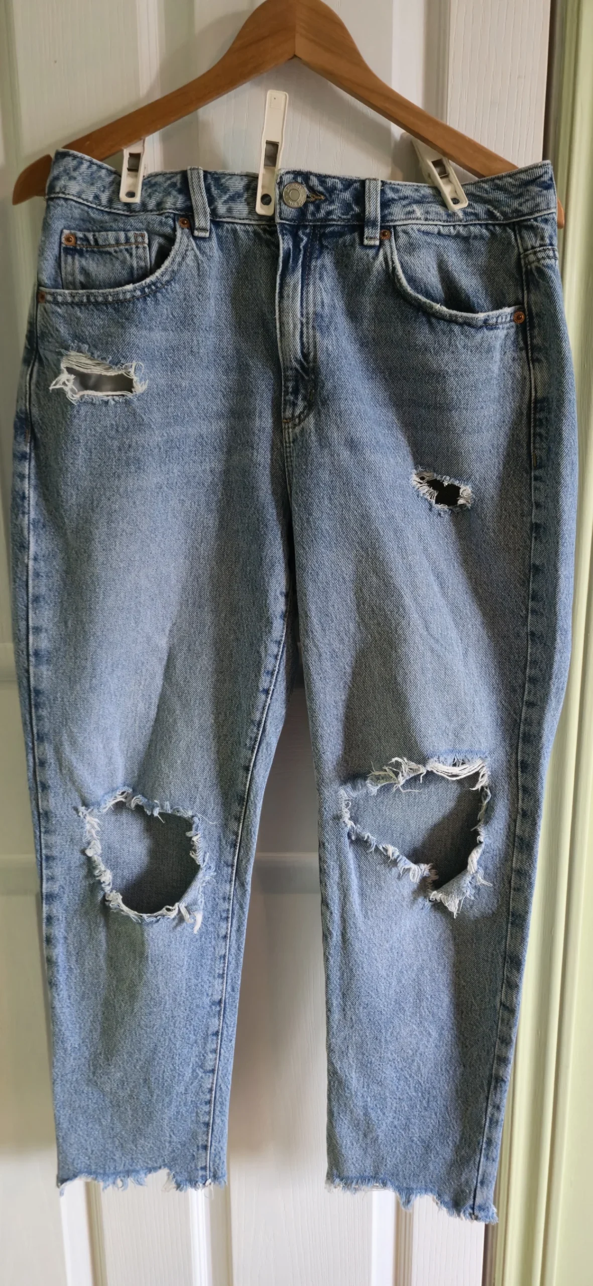 Jeans Garage style vintage avec trou et délavé. Garage seconde main