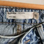 Thumbnail for Jeans Garage style vintage avec trou et délavé.