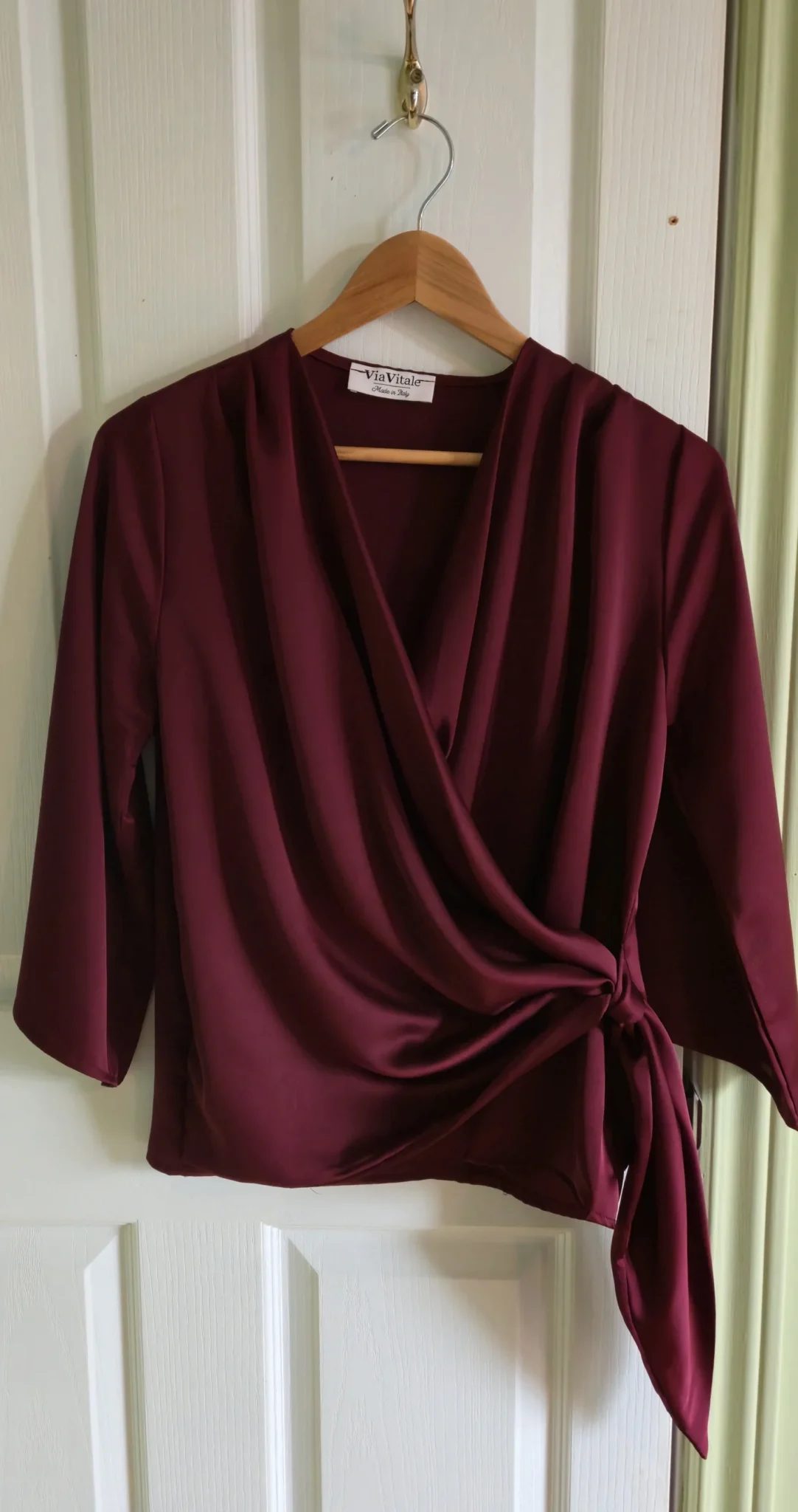 Featured image for Blouse rouge bordeaux avec croisé devant.