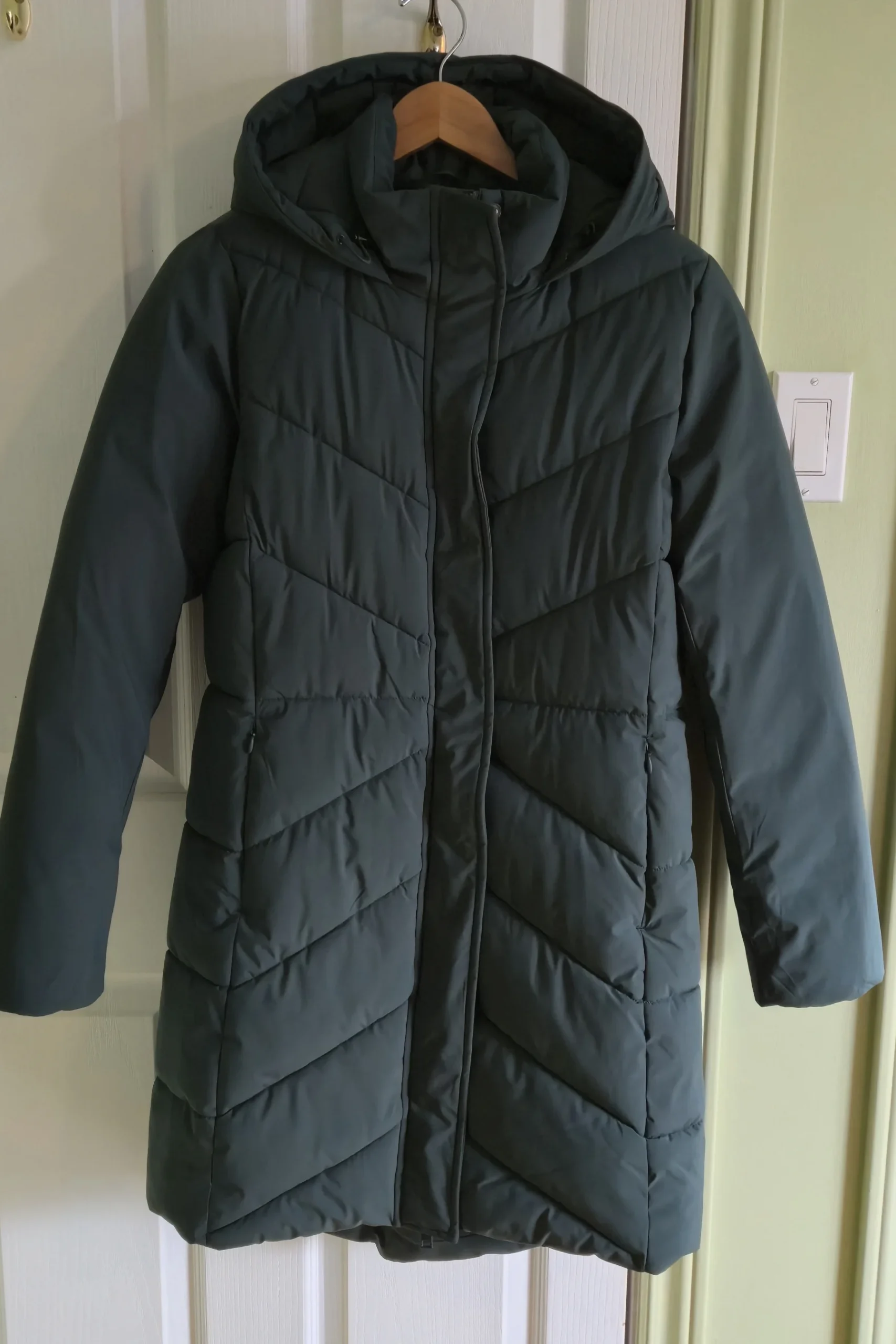 Manteau d'hiver long vert forêt. Reitmans seconde main