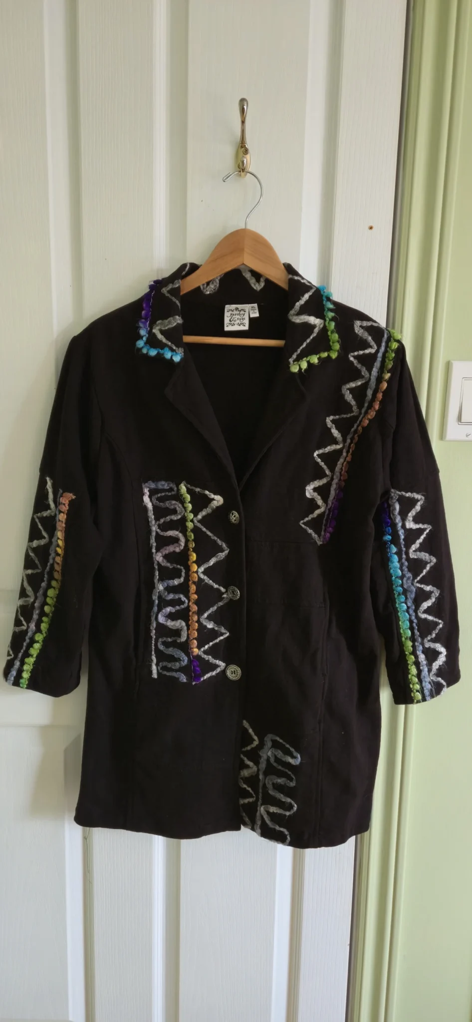 Featured image for Veste 3/4 Parsley et sage, noir avec des motifs de laines.