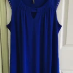 Featured thumbnail for Robe bleue Simon Chang, 1xl, avec poches latérales.