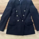 Featured thumbnail for Veston noir avec boutons dorés Zara