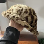 Thumbnail for Chapeau en fourrure d’ocelot taille petit