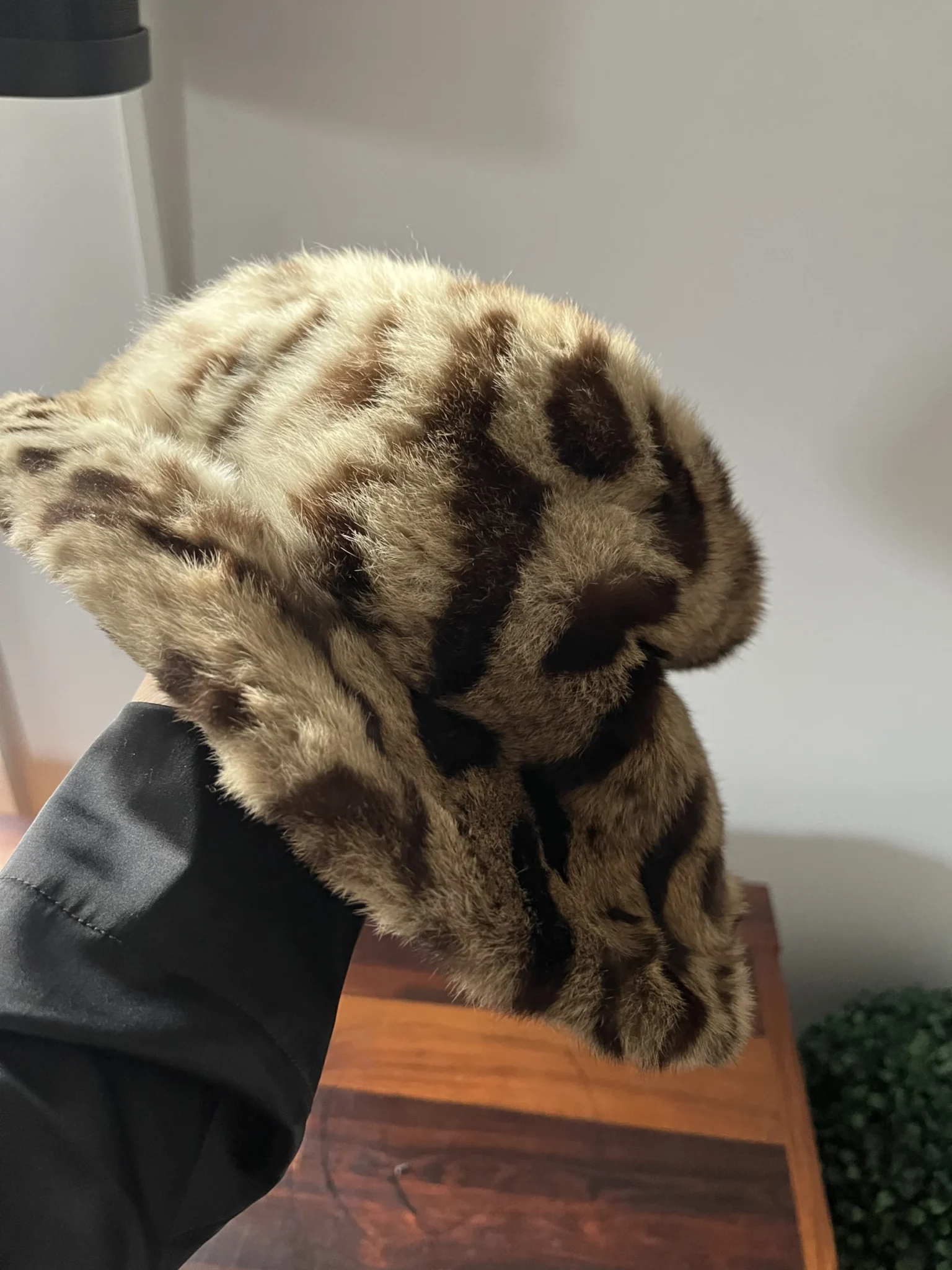 Image for Chapeau en fourrure d’ocelot taille petit