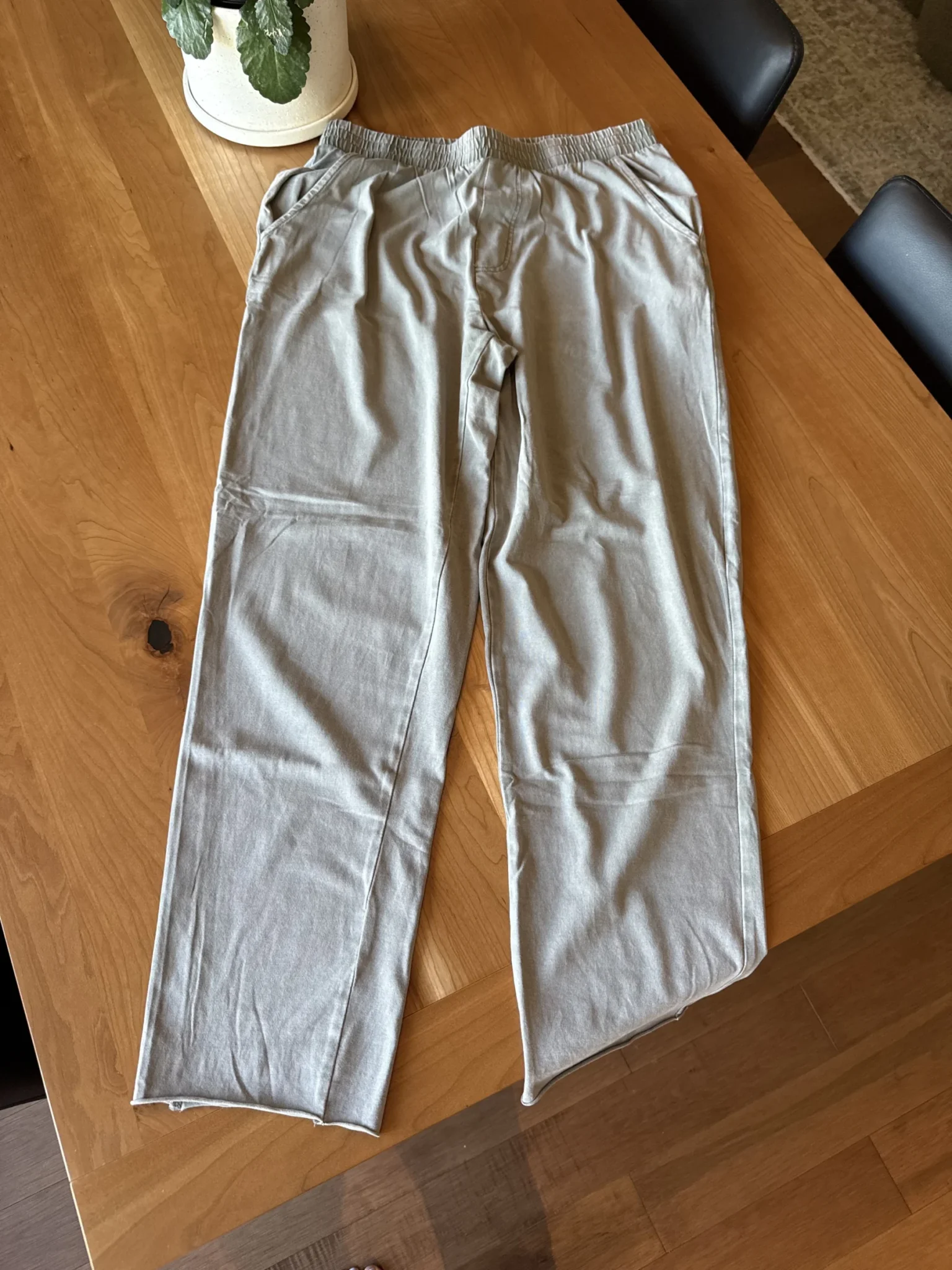 Featured image for Light-coloured green trousers