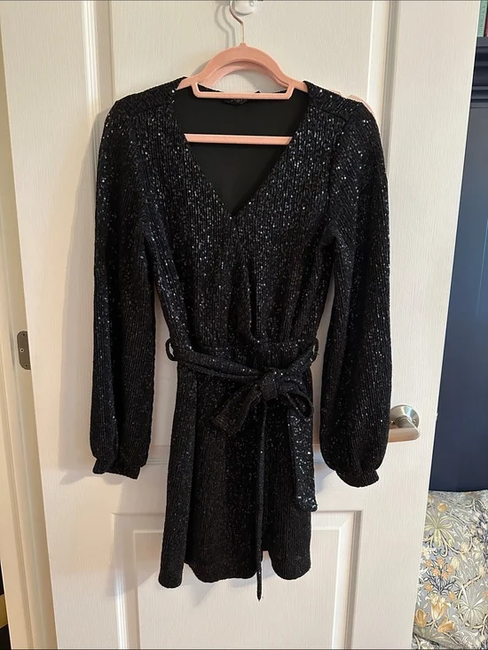Robe noire courte à paillettes à manches longues Dynamite Dynamite seconde main