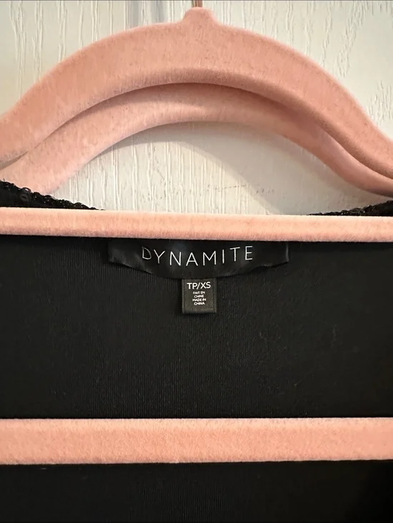 Image for Robe noire courte à paillettes à manches longues Dynamite