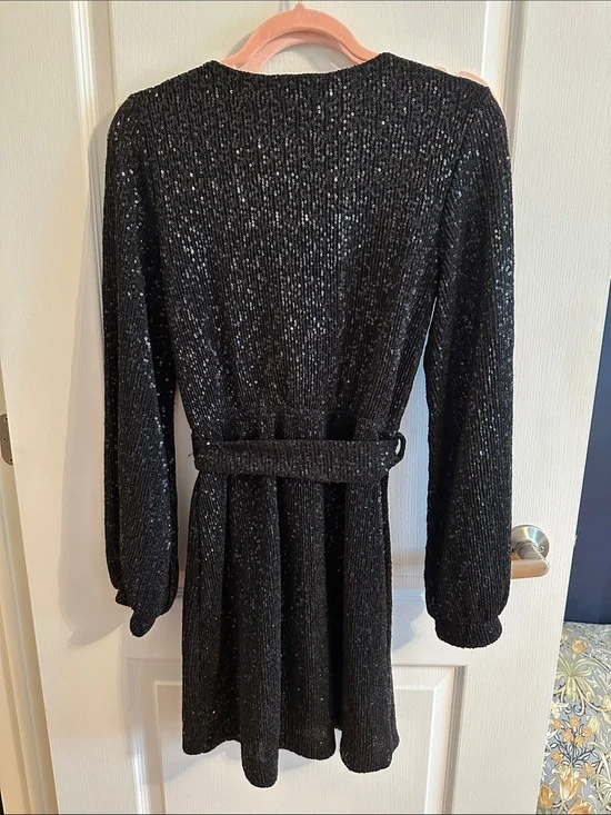 Image for Robe noire courte à paillettes à manches longues Dynamite