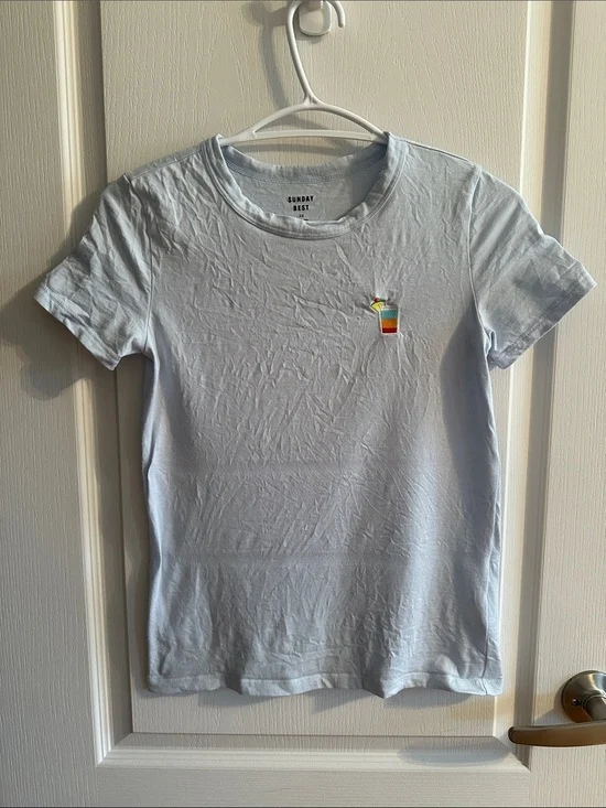 T-shirt bleu pâle avec motif brodé Sunday Best Aritzia Aritzia seconde main