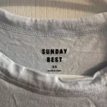 Thumbnail for T-shirt bleu pâle avec motif brodé Sunday Best Aritzia