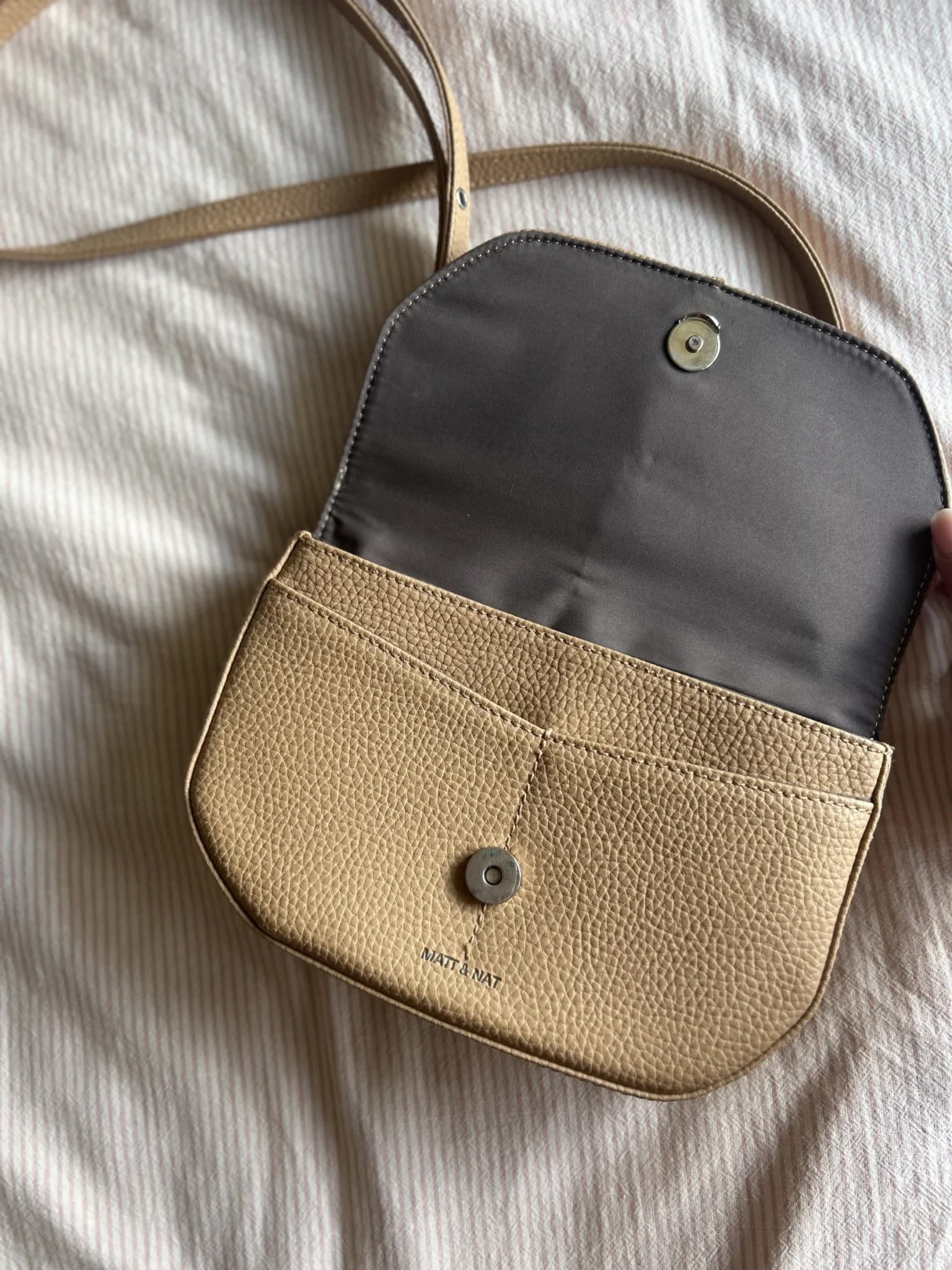 Image for Sac à main Matt and Nat - BUDA Vegan Crossbody Bag Modèle : Purity – SCONE