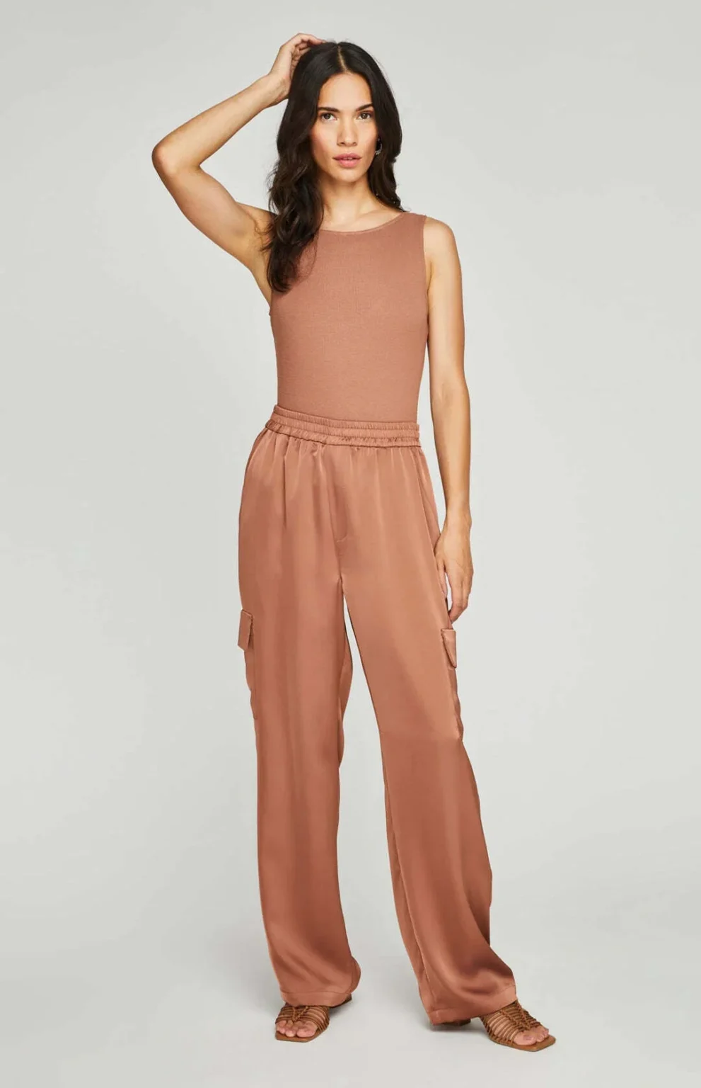 Featured image for Pantalon cargo chic en satin Gentle Fawn