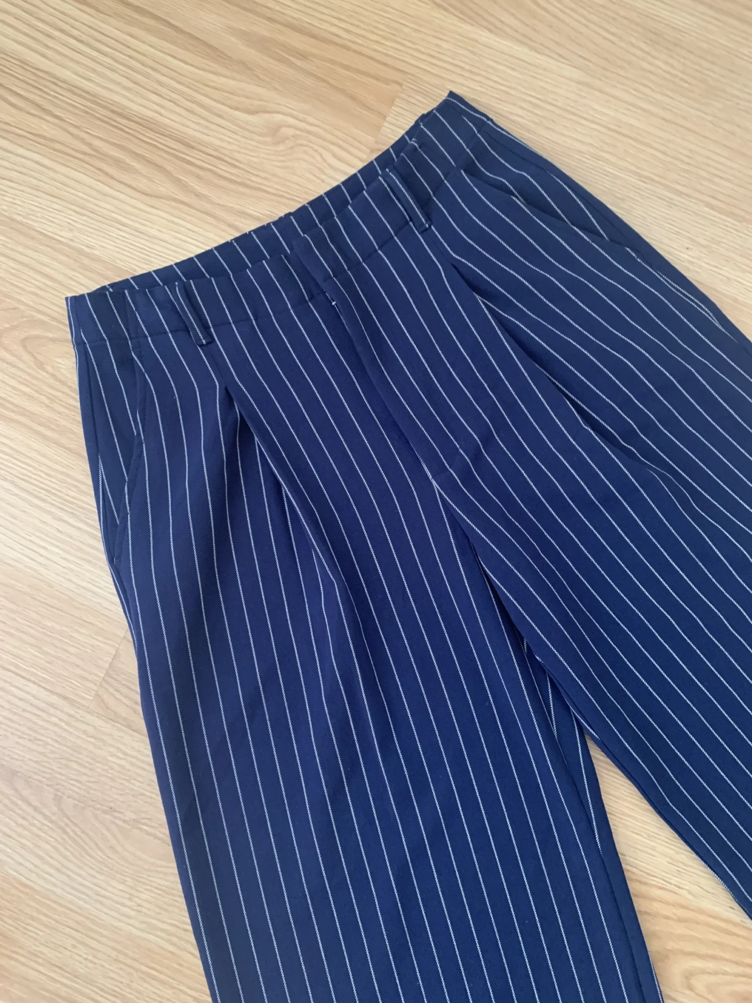 Featured image for Pantalon jambes larges à rayures - neuf