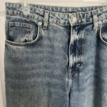 Featured thumbnail for Loose-fitting jeans