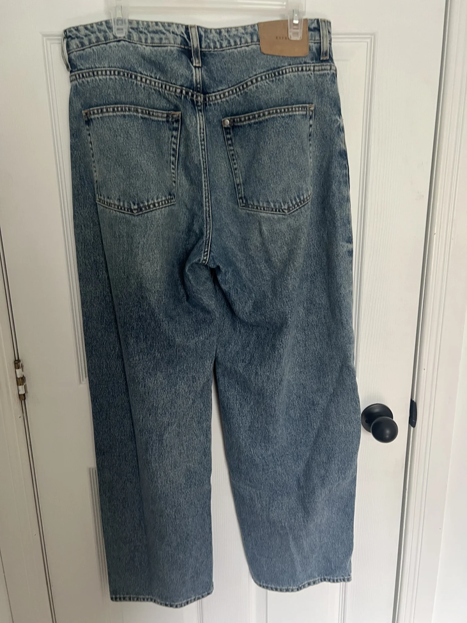 Image for Loose-fitting jeans