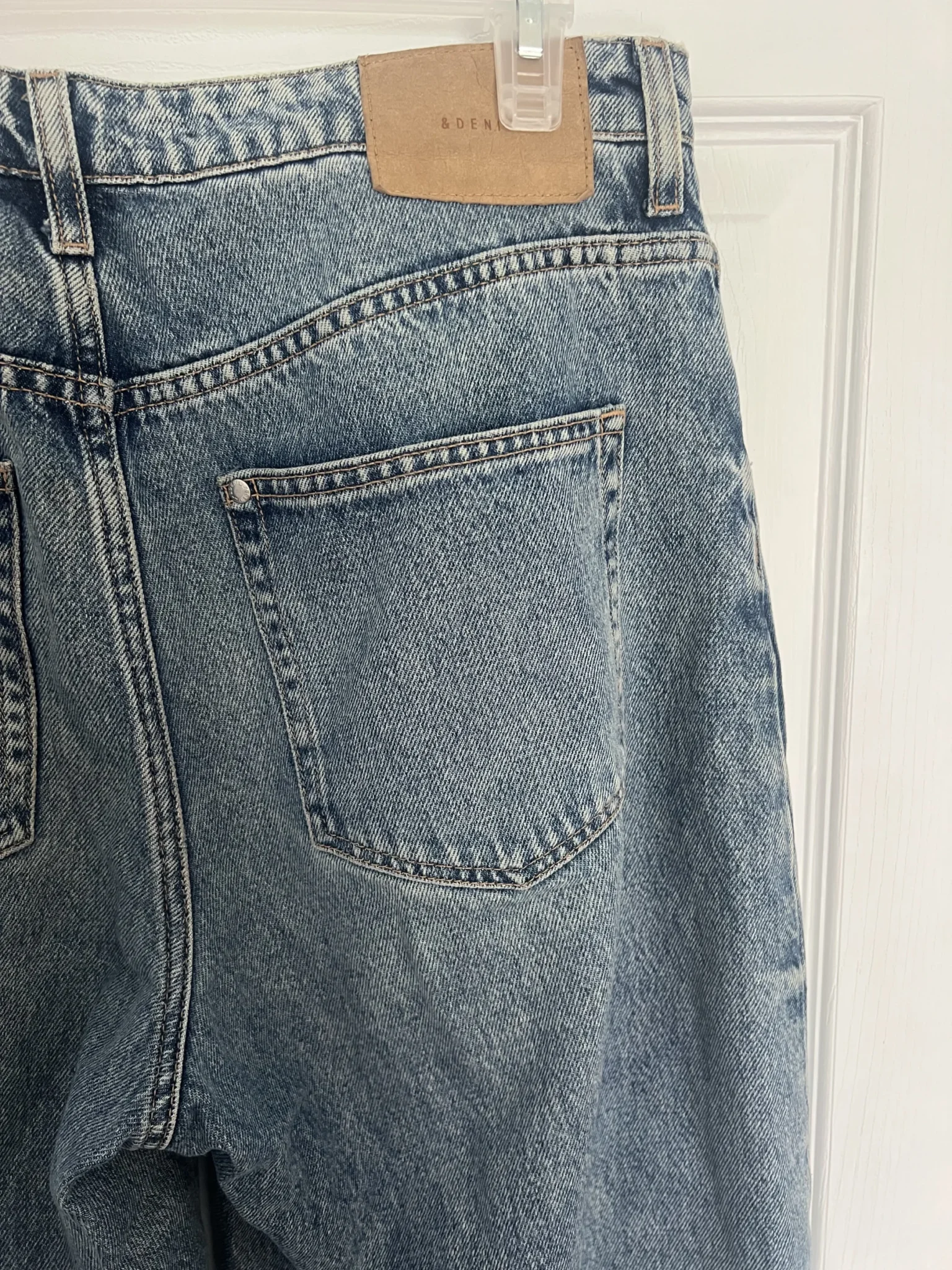 Image for Loose-fitting jeans