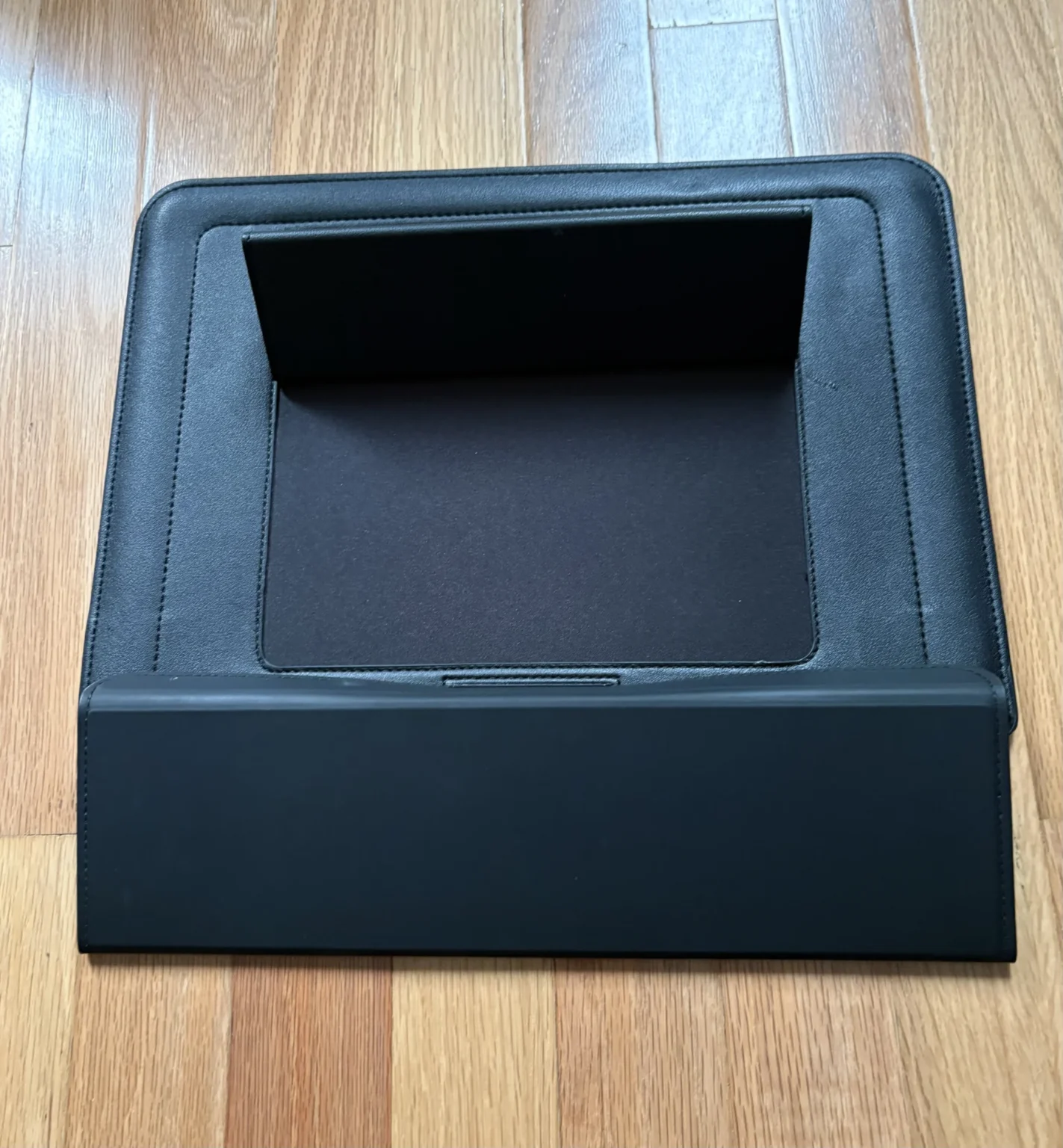 Image for Ergonomic laptop sleeve for 13–14-inch laptops