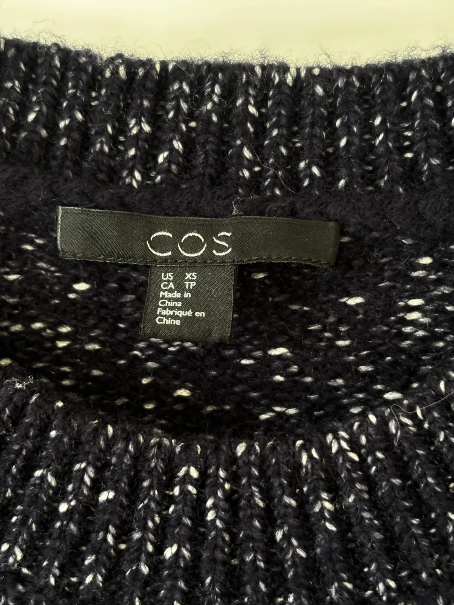 Image for ♥️Pull marine moucheté COS