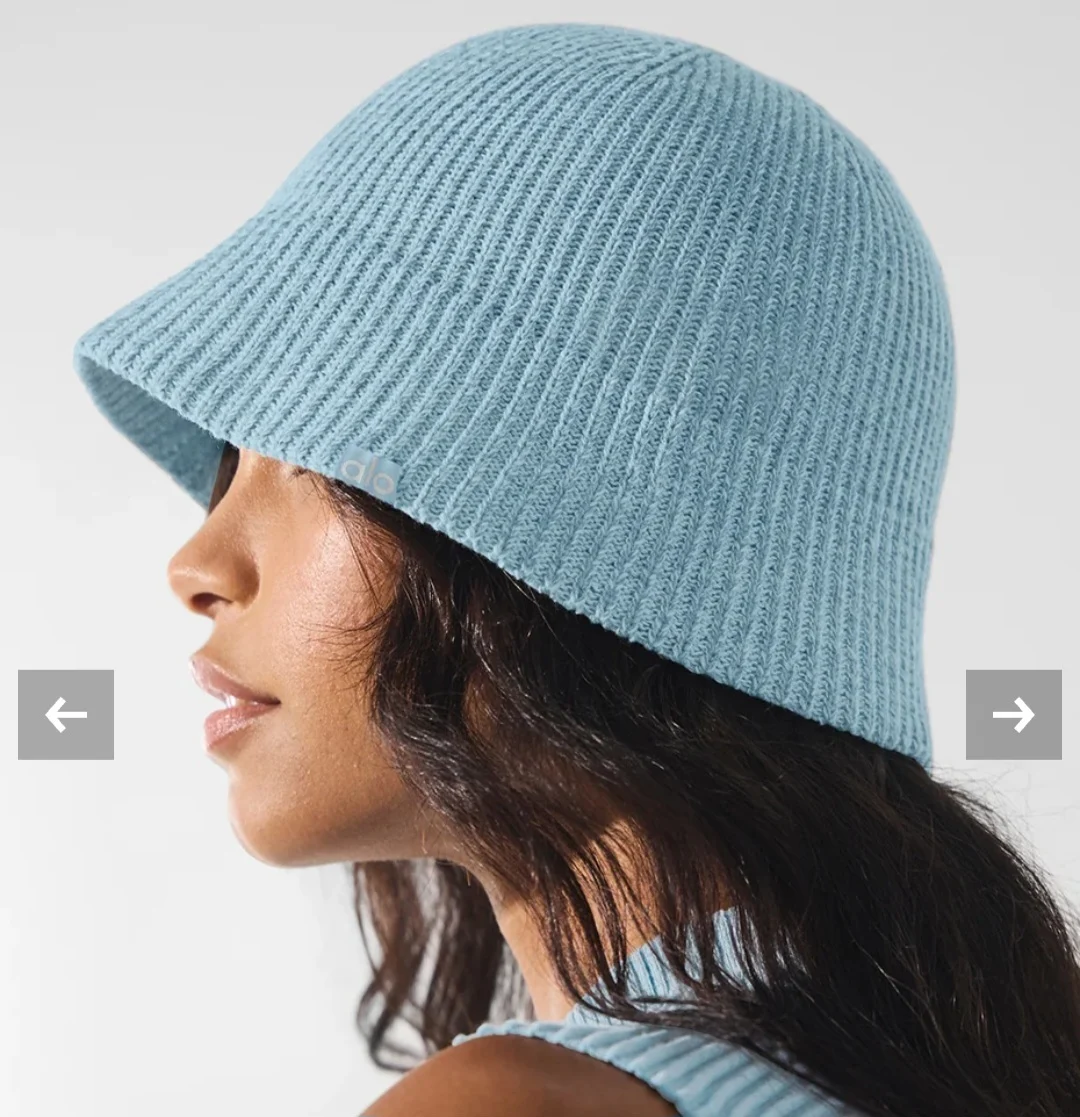 Alo Yoga Knitted Bell-Shaped Hat – Denim Knit Bell Style (Sky Blue) Alo Yoga seconde main