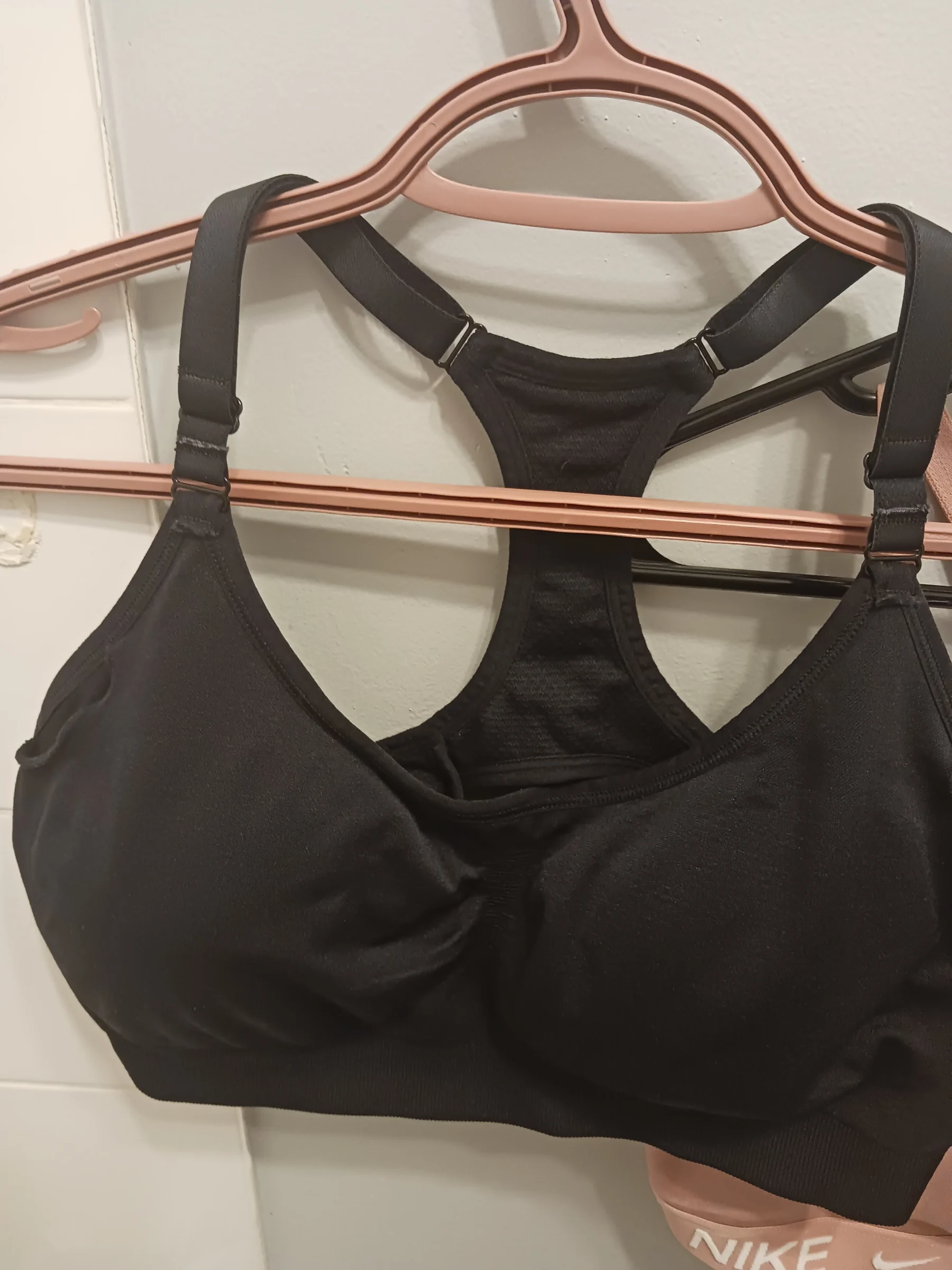 Black sports bra, size XL La Vie en Rose seconde main