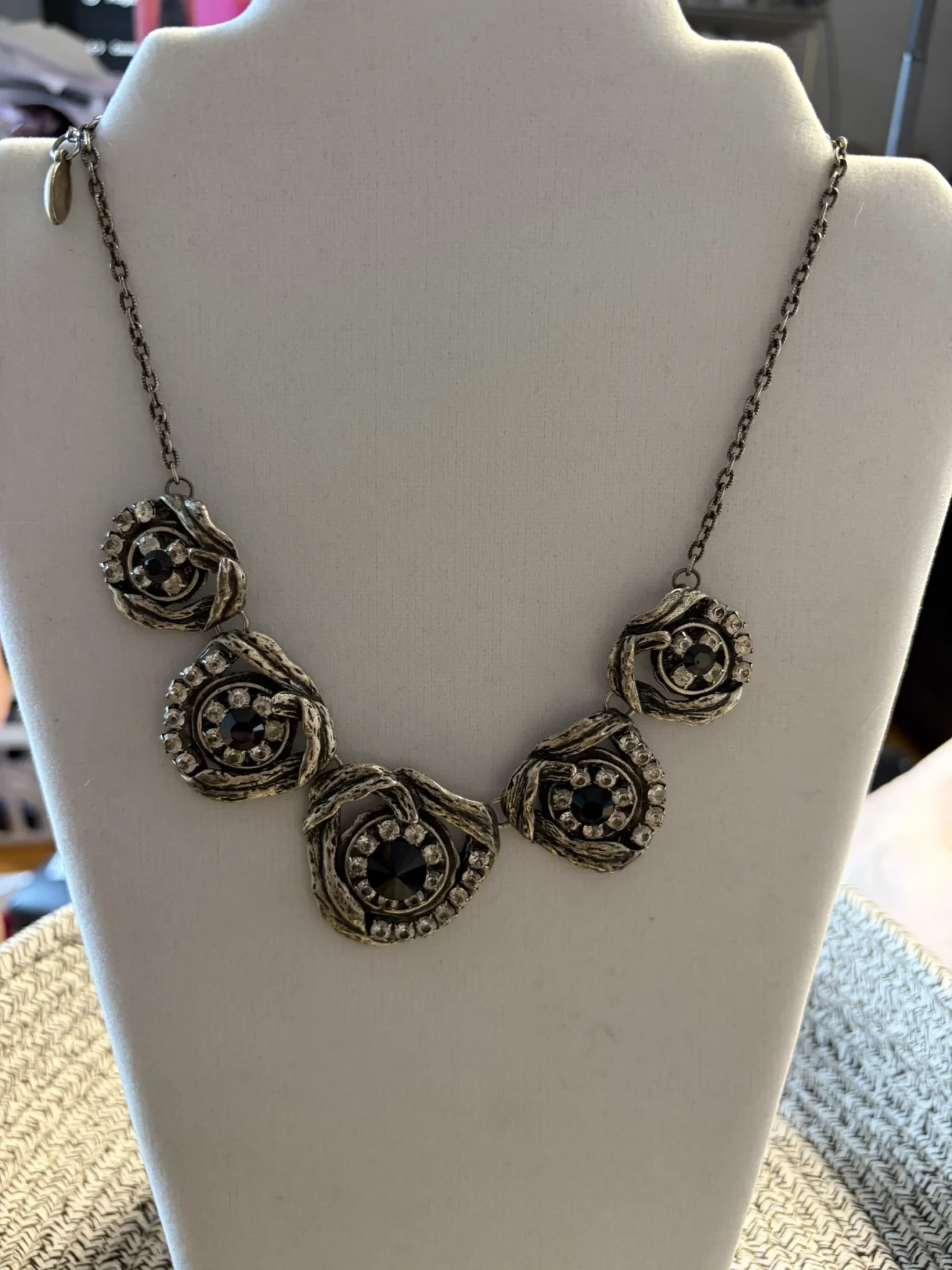 Featured image for Collier Plastron Vintage Creations Georgianni Cristaux Strass Fait Main Canada