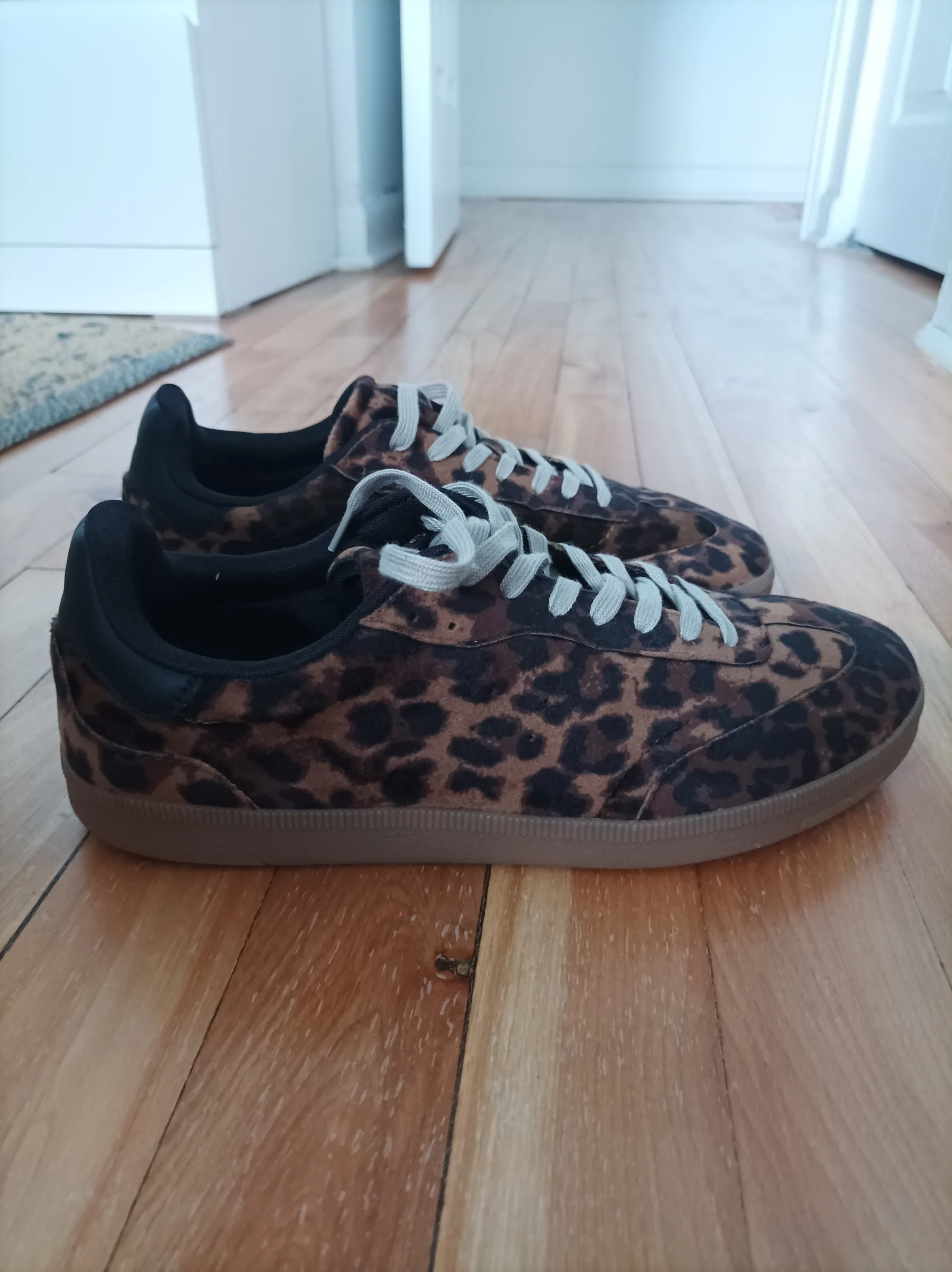 Brand-new H&M leopard-print trainers – size 38 (US 7) *Other seconde main