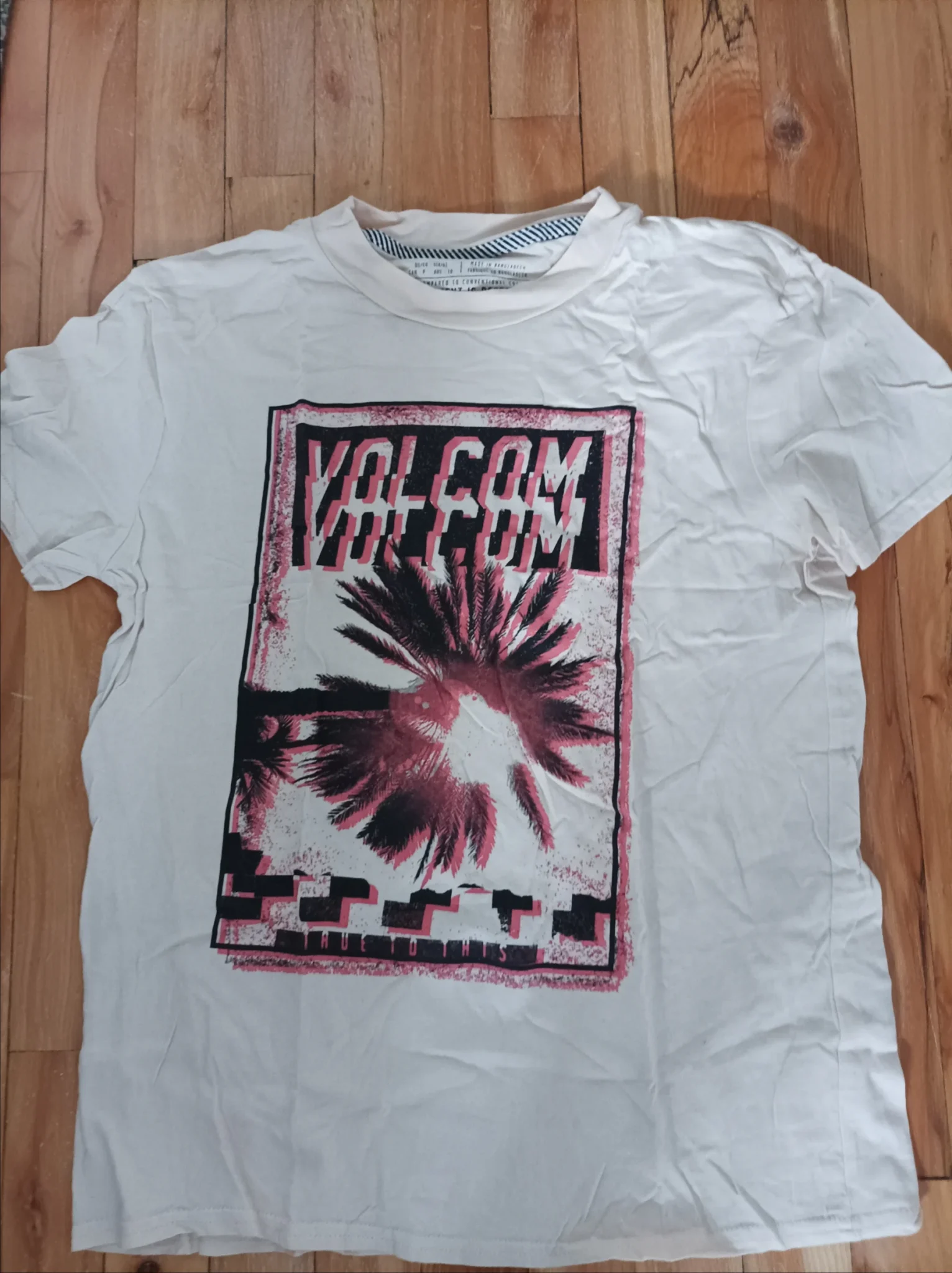 Featured image for Volcom T-shirt – retro palm tree print – size S/P (US 4/6)