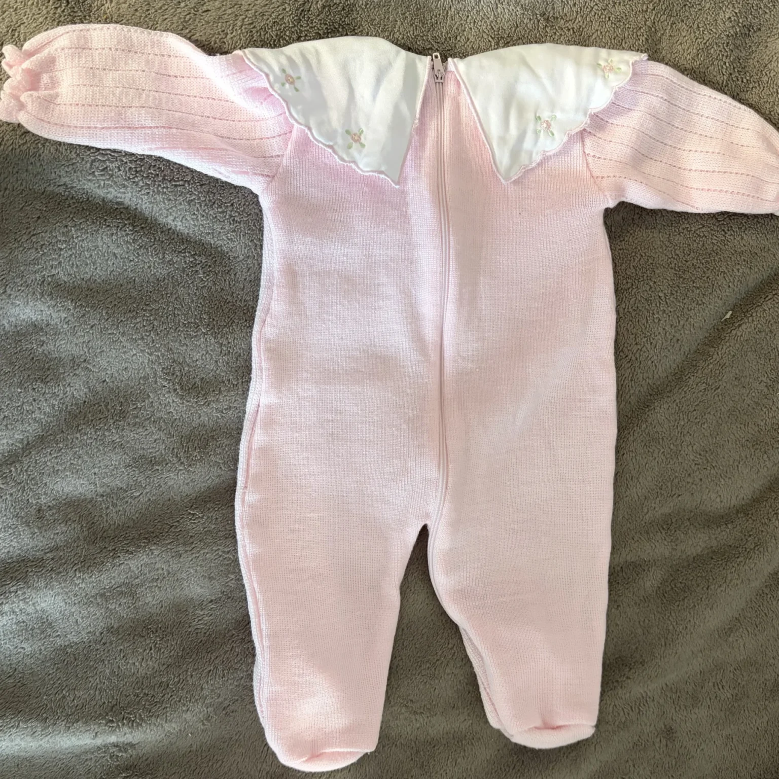 Image for Beautiful vintage pink knitted pyjamas / romper – 3 months