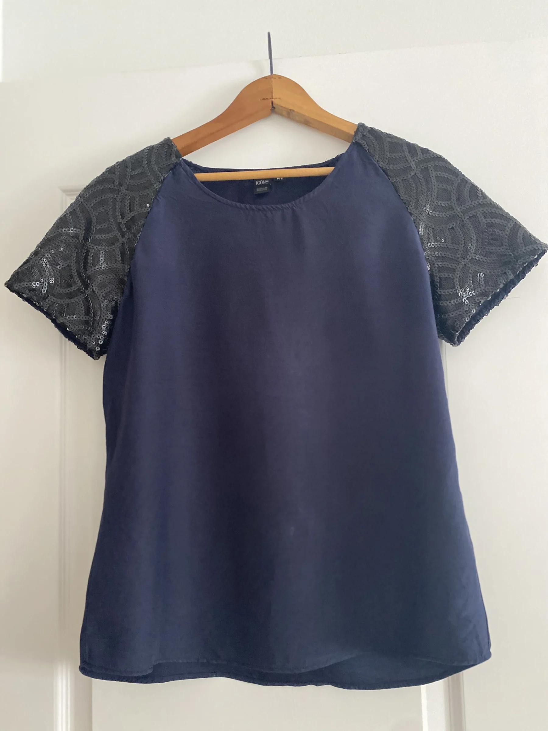 Navy blue top Icone seconde main
