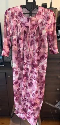 Vintage Vanity Fair dressing gowns with a floral pattern – Made in Canada – EXCELLENT CONDITION *Other seconde main