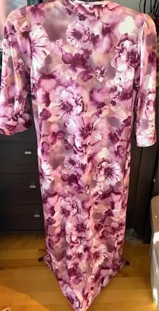 Image for Vintage Vanity Fair dressing gowns with a floral pattern – Made in Canada – EXCELLENT CONDITION