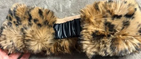 Image for Apparis faux fur ear-warmer headband – Leopard print (One size fits all)