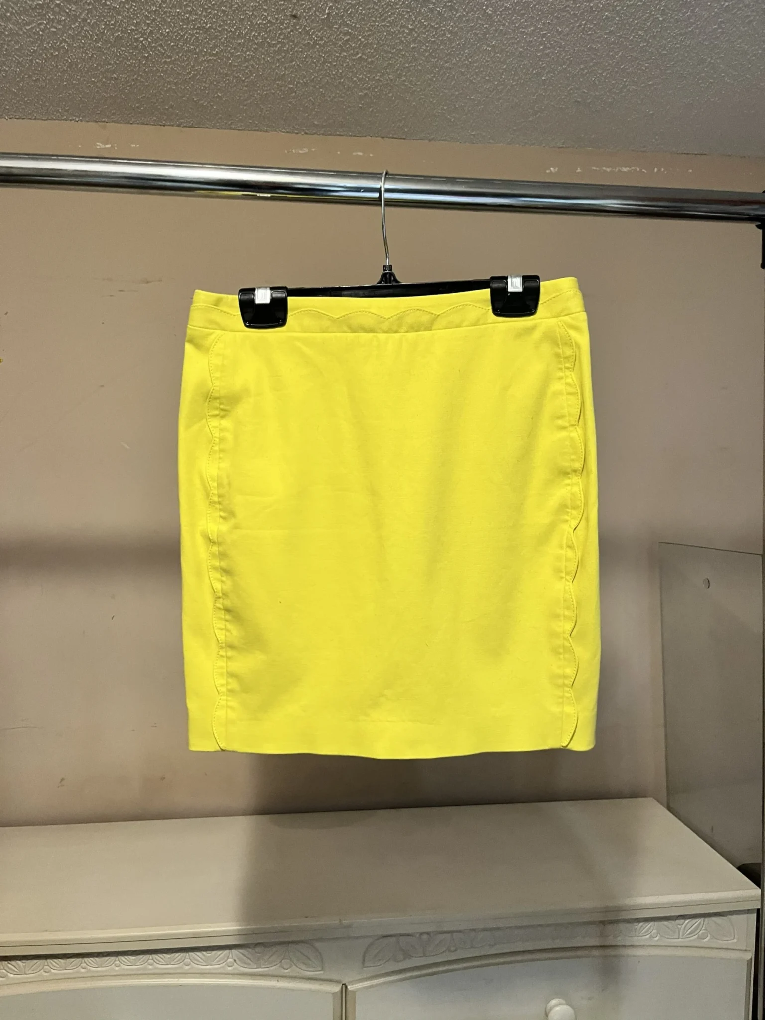 Featured image for Banana Republic Scalloped Pencil Mini Skirt, Yellow, Size 0