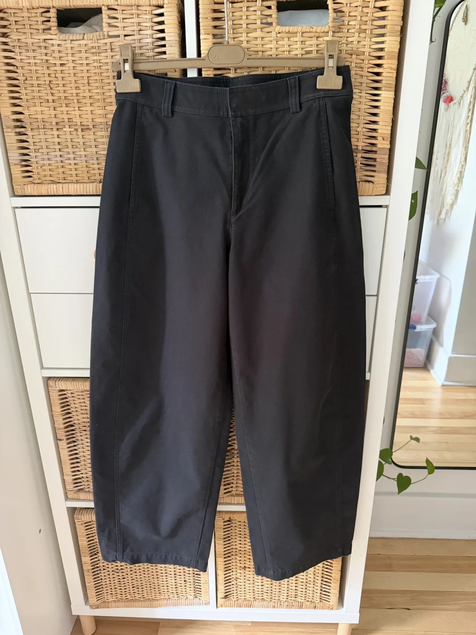 Featured image for Uniqlo balloon trousers