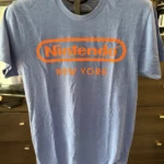 Featured thumbnail for T-shirt Officiel Nintendo New York - Bleu/Orange - Taille S