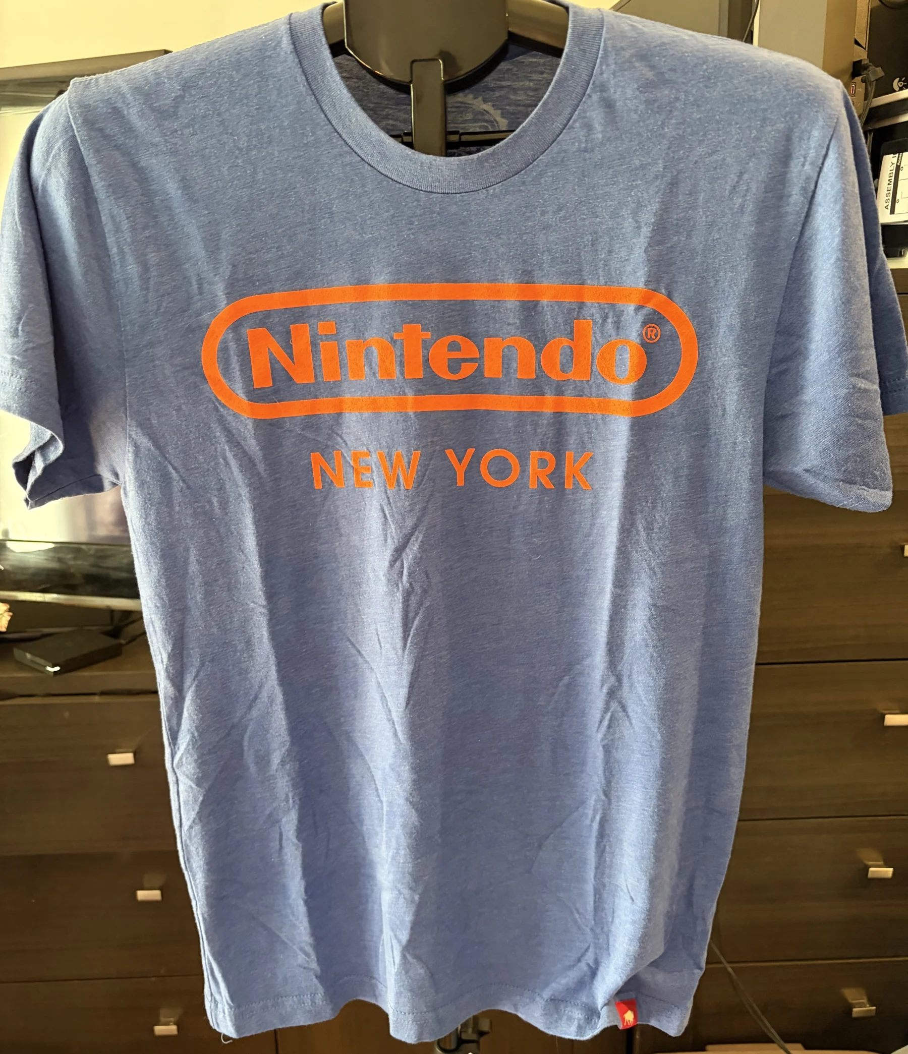 Official Nintendo New York T-shirt – Blue/Orange – Size S *Other seconde main