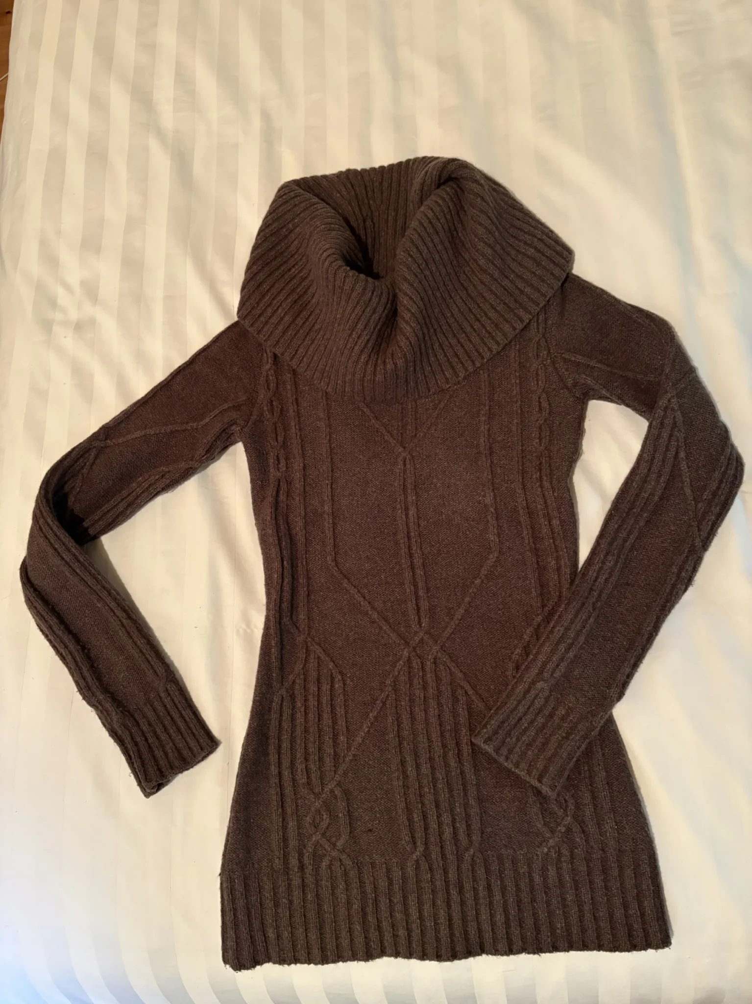 Featured image for Le Chateau cardigan