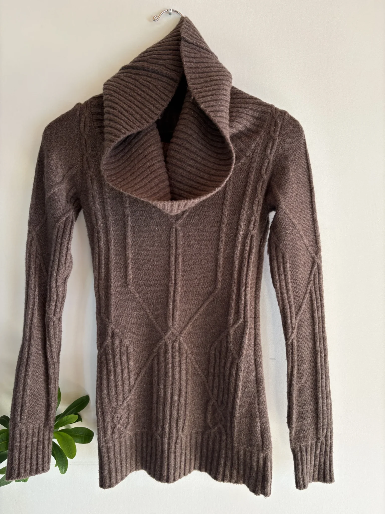 Featured image for Chandail de laine brun Le Chateau