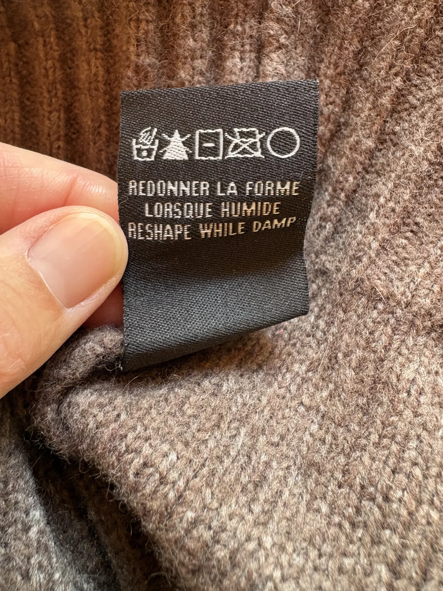 Image for Chandail de laine brun Le Chateau