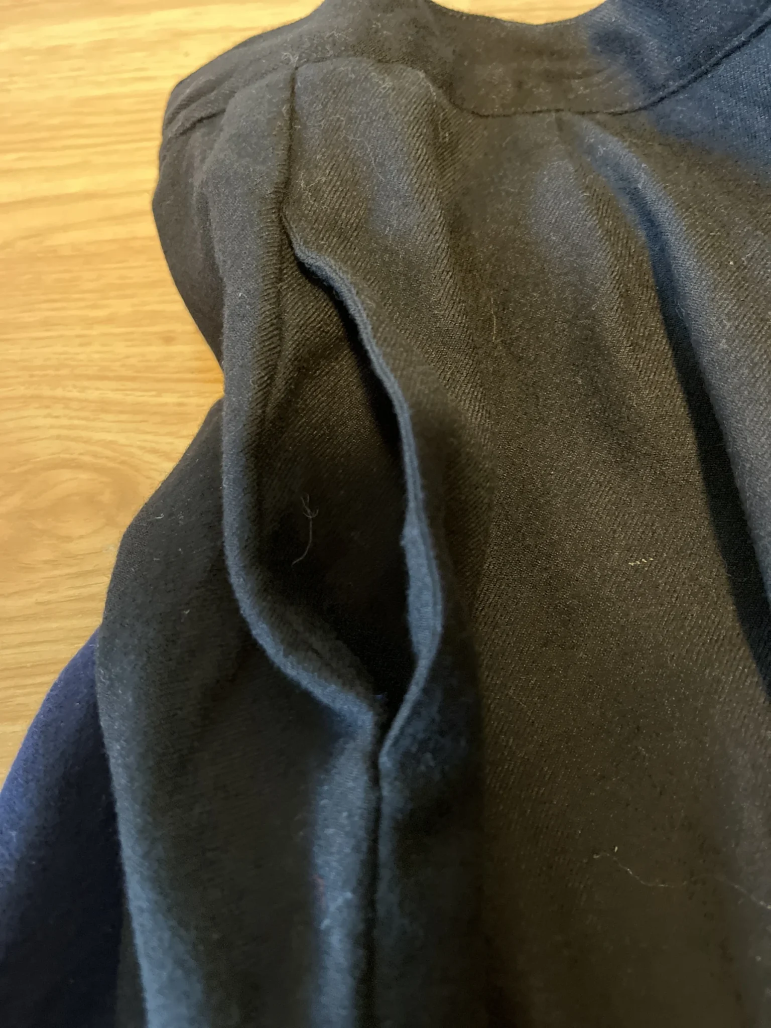 Image for Black mid-length skirt, size 8–10 – 100% wool – Made in Canada – Maxcella Priari Paris
