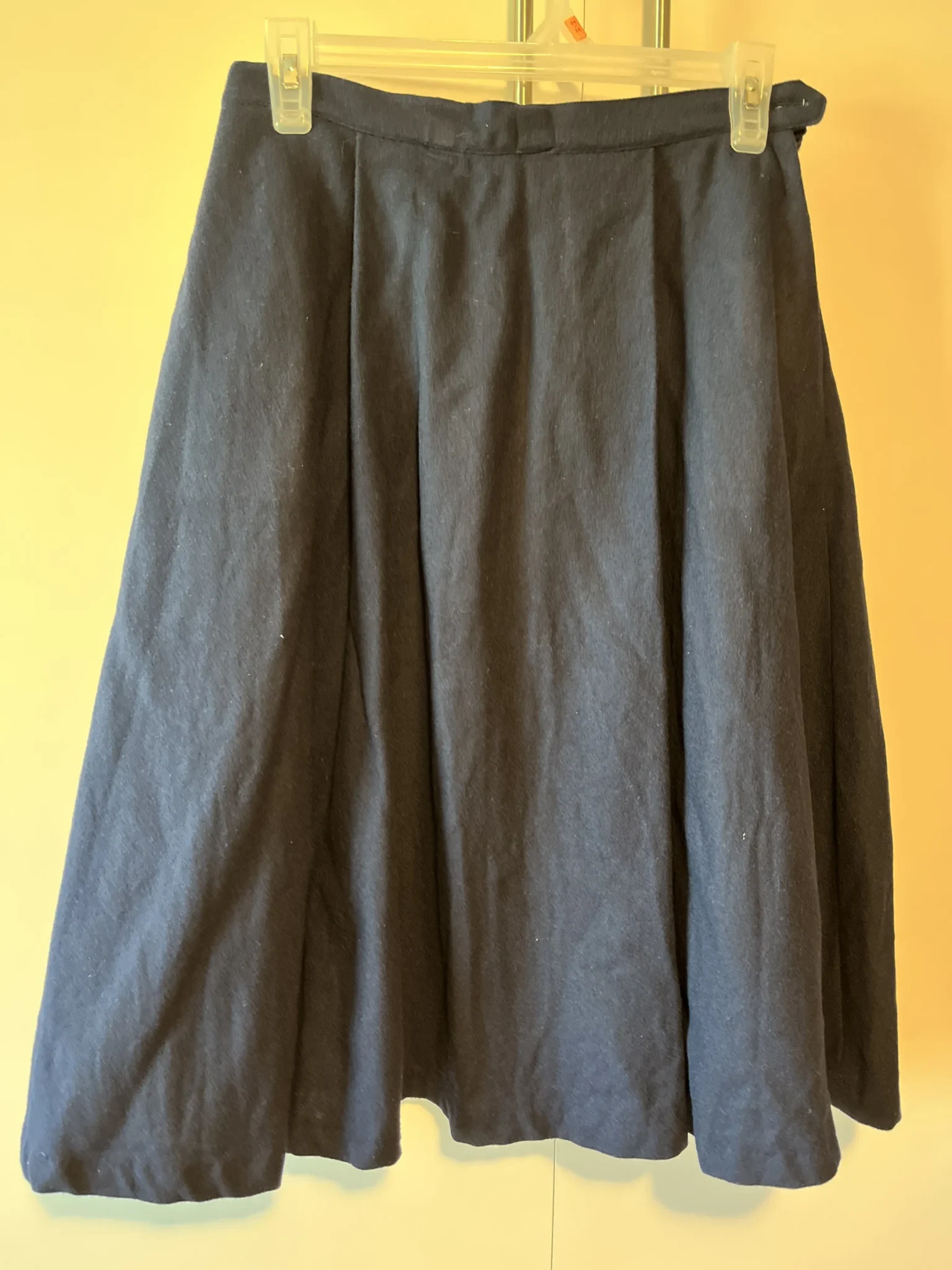 Featured image for Blue mid-length skirt – Size: 8–10 – 80% wool – Made in Canada – David Fashion Paris