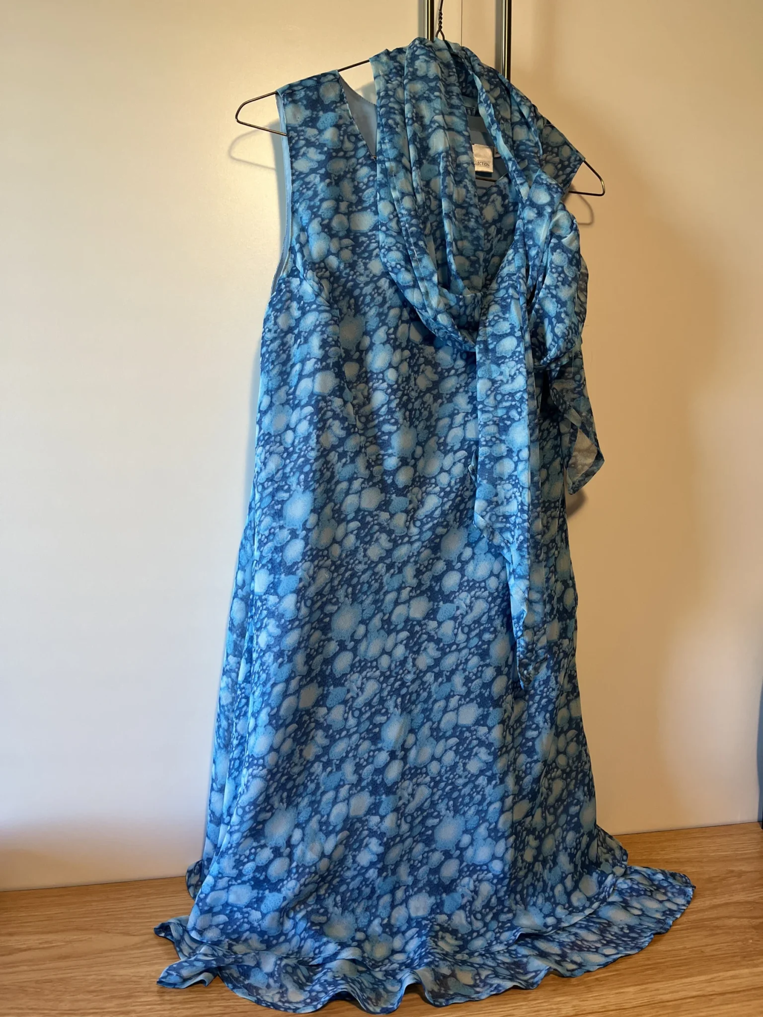 Featured image for Robe sans manche -imprimée tons bleus - Première Collection