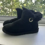 Featured thumbnail for Black Uggs