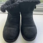 Thumbnail for Black Uggs