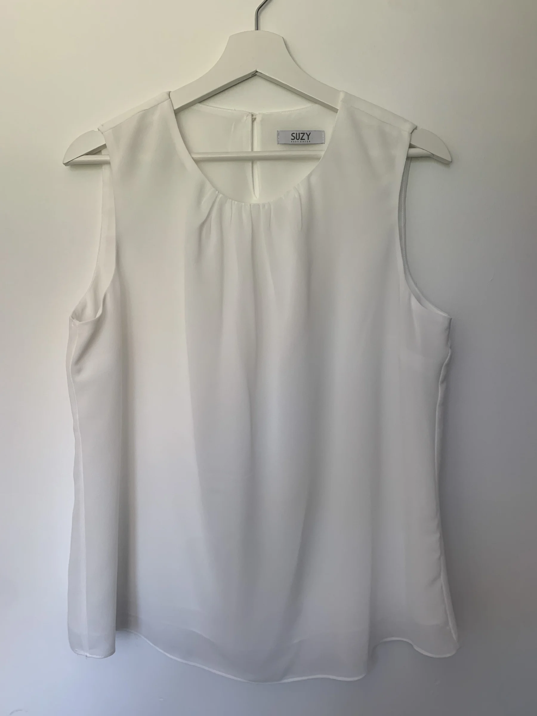 Sleeveless blouse Suzy Shier seconde main
