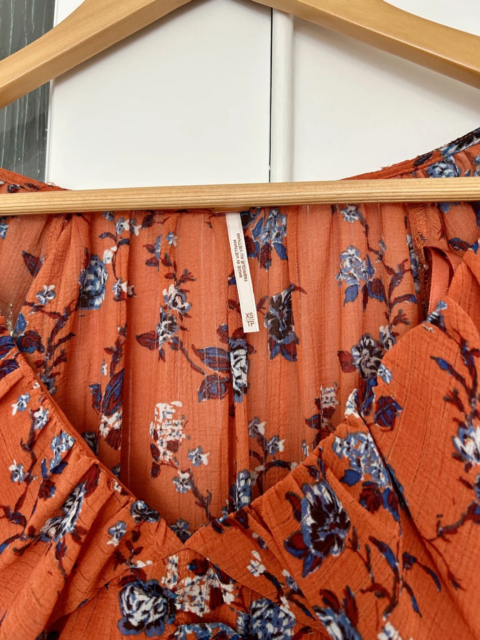 Image for Floral blouse with puffed sleeves